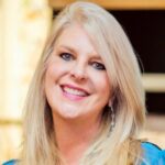 Suzanne Fanning Headshot